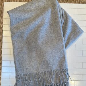 BANANA REPUBLIC HOME 100% Cashmere Throw (Gray, 74”x 104”)